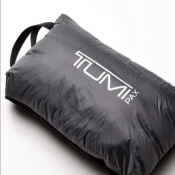 Men’s TUMI PAX packable down vest - Picture 2 of 12